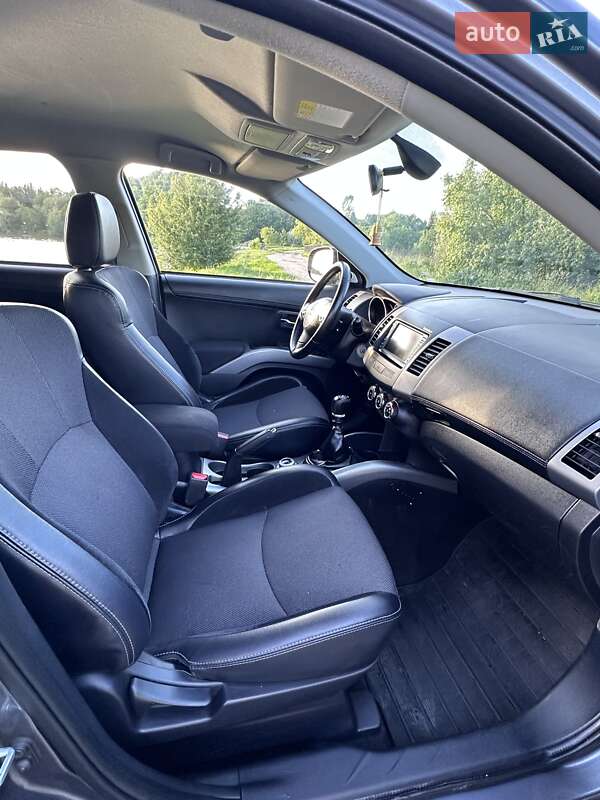 Внедорожник / Кроссовер Mitsubishi Outlander 2012 в Хмельницком