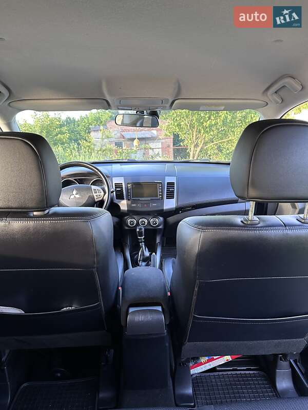 Внедорожник / Кроссовер Mitsubishi Outlander 2012 в Хмельницком