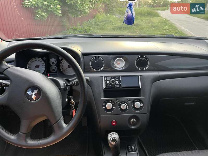 Внедорожник / Кроссовер Mitsubishi Outlander 2007 в Калиновке