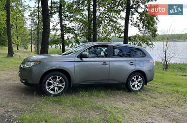 Внедорожник / Кроссовер Mitsubishi Outlander 2013 в Киеве