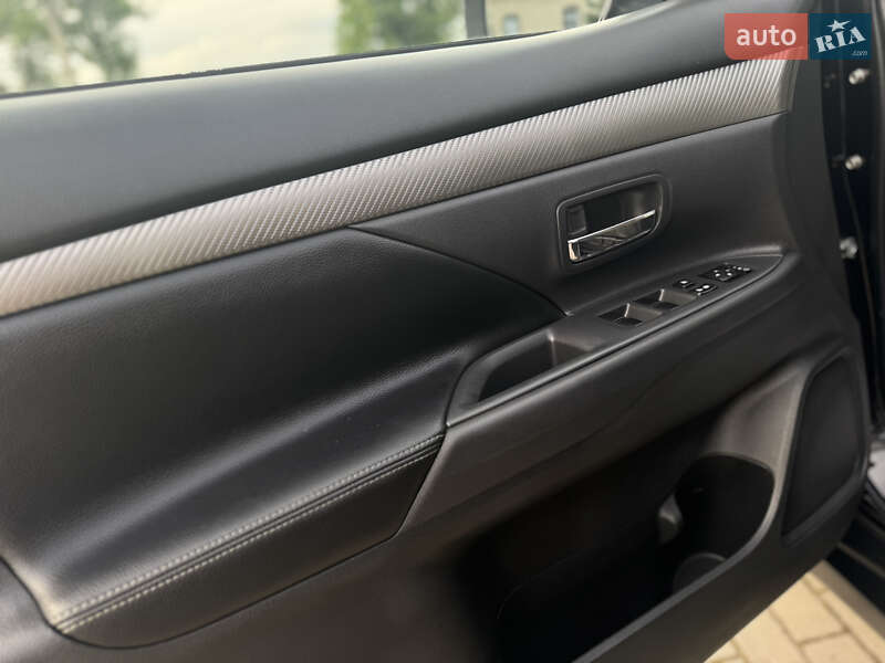 Внедорожник / Кроссовер Mitsubishi Outlander 2015 в Дрогобыче