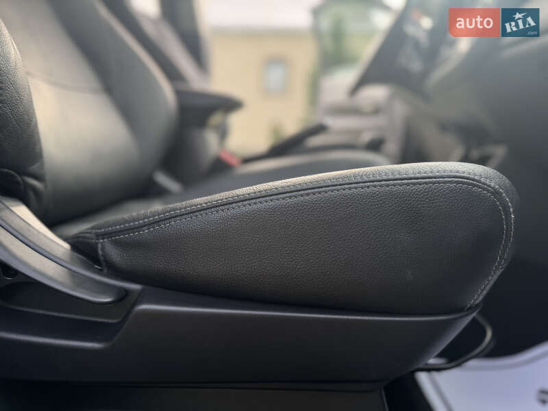 Внедорожник / Кроссовер Mitsubishi Outlander 2015 в Дрогобыче