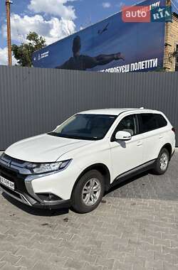 Позашляховик / Кросовер Mitsubishi Outlander 2020 в Києві