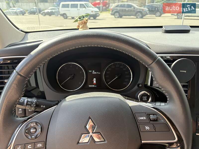 Внедорожник / Кроссовер Mitsubishi Outlander 2020 в Киеве
