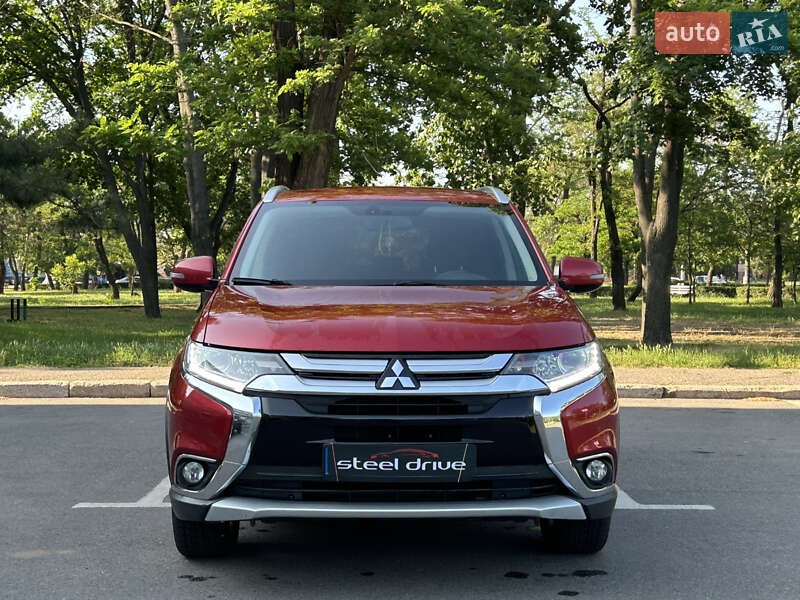 Позашляховик / Кросовер Mitsubishi Outlander 2017 в Миколаєві