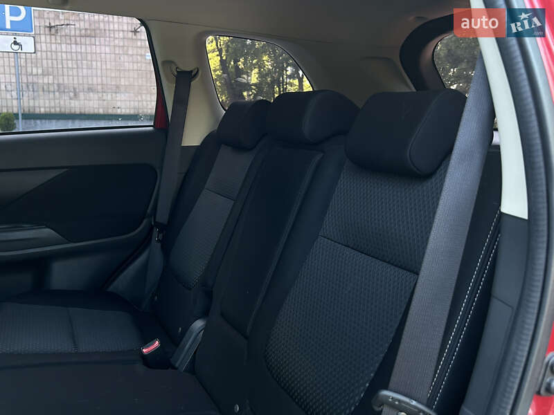 Позашляховик / Кросовер Mitsubishi Outlander 2017 в Миколаєві
