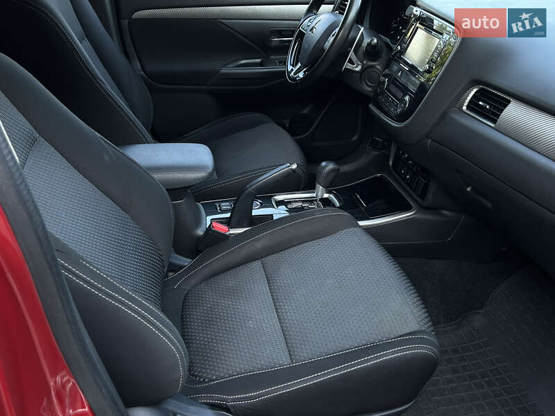 Позашляховик / Кросовер Mitsubishi Outlander 2017 в Миколаєві