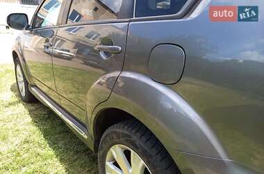 Внедорожник / Кроссовер Mitsubishi Outlander 2012 в 