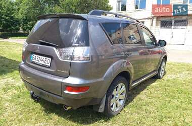 Внедорожник / Кроссовер Mitsubishi Outlander 2012 в 