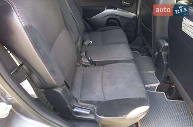 Внедорожник / Кроссовер Mitsubishi Outlander 2012 в 