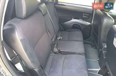 Внедорожник / Кроссовер Mitsubishi Outlander 2012 в 
