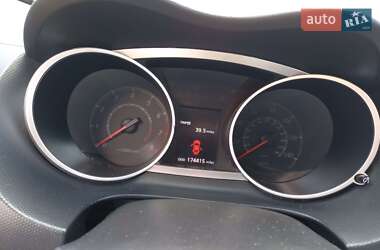 Внедорожник / Кроссовер Mitsubishi Outlander 2012 в 