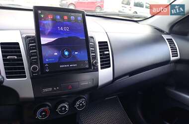 Внедорожник / Кроссовер Mitsubishi Outlander 2012 в 