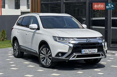 Внедорожник / Кроссовер Mitsubishi Outlander 2021 в 