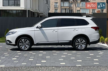 Внедорожник / Кроссовер Mitsubishi Outlander 2021 в 