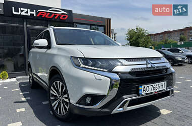 Внедорожник / Кроссовер Mitsubishi Outlander 2021 в 