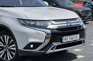 Внедорожник / Кроссовер Mitsubishi Outlander 2021 в 