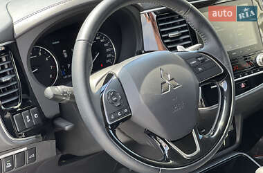 Внедорожник / Кроссовер Mitsubishi Outlander 2021 в 