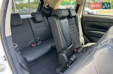 Внедорожник / Кроссовер Mitsubishi Outlander 2021 в 