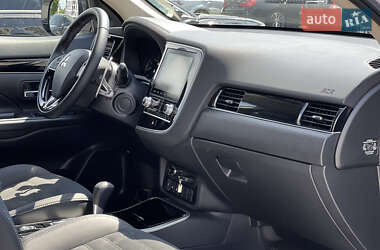 Внедорожник / Кроссовер Mitsubishi Outlander 2021 в 