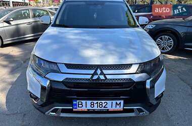 Позашляховик / Кросовер Mitsubishi Outlander 2017 в 