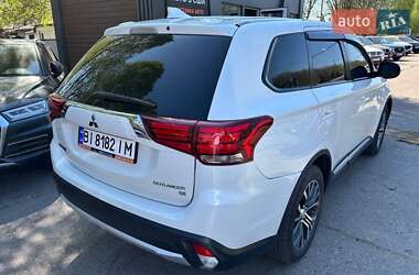 Позашляховик / Кросовер Mitsubishi Outlander 2017 в 