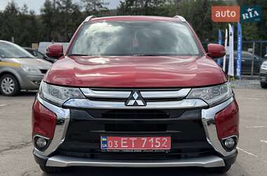 Внедорожник / Кроссовер Mitsubishi Outlander 2016 в 