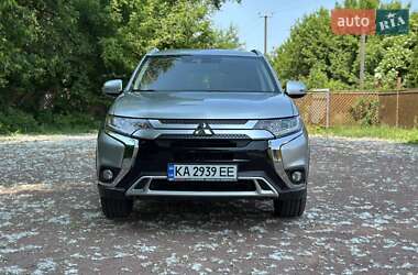 Внедорожник / Кроссовер Mitsubishi Outlander 2019 в 