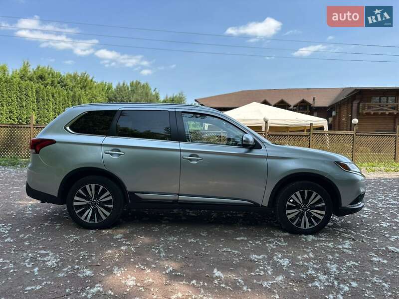 Внедорожник / Кроссовер Mitsubishi Outlander 2019 в Броварах