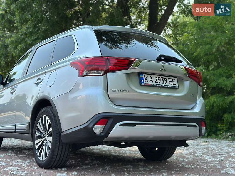 Внедорожник / Кроссовер Mitsubishi Outlander 2019 в Броварах