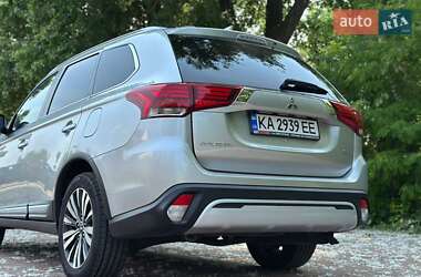 Внедорожник / Кроссовер Mitsubishi Outlander 2019 в 