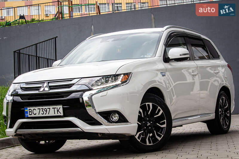 Внедорожник / Кроссовер Mitsubishi Outlander 2017 в Львове