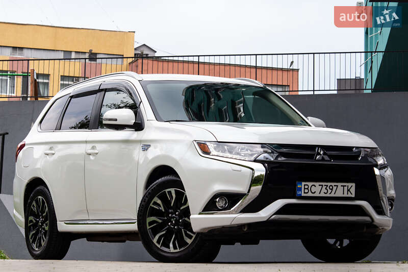 Внедорожник / Кроссовер Mitsubishi Outlander 2017 в Львове