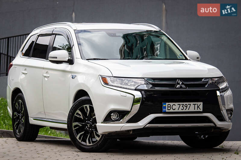 Внедорожник / Кроссовер Mitsubishi Outlander 2017 в Львове