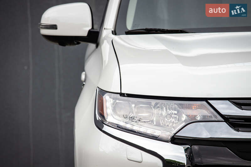 Внедорожник / Кроссовер Mitsubishi Outlander 2017 в Львове