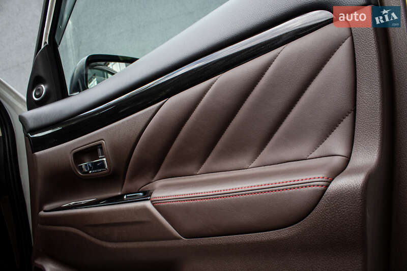 Внедорожник / Кроссовер Mitsubishi Outlander 2017 в Львове