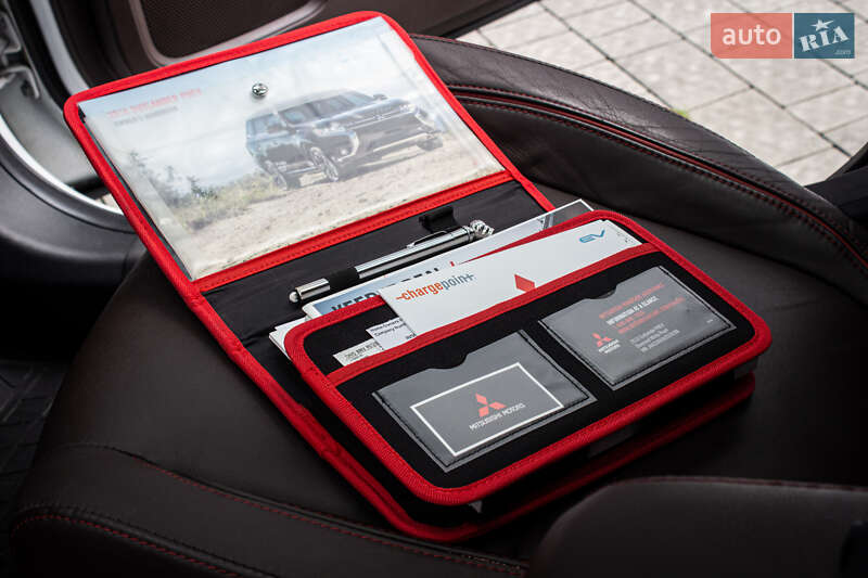 Внедорожник / Кроссовер Mitsubishi Outlander 2017 в Львове