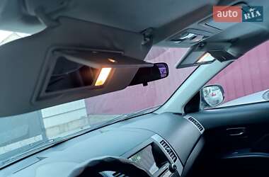 Внедорожник / Кроссовер Mitsubishi Outlander 2011 в 