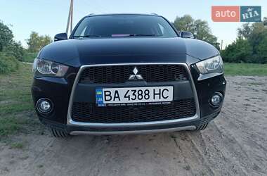 Внедорожник / Кроссовер Mitsubishi Outlander 2011 в 