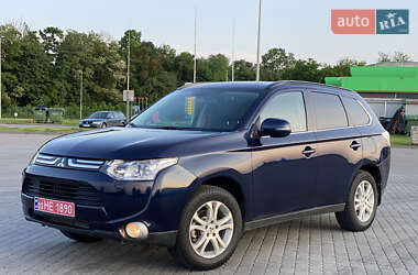 Позашляховик / Кросовер Mitsubishi Outlander 2013 в Радивиліві