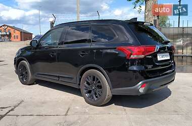 Позашляховик / Кросовер Mitsubishi Outlander 2018 в 