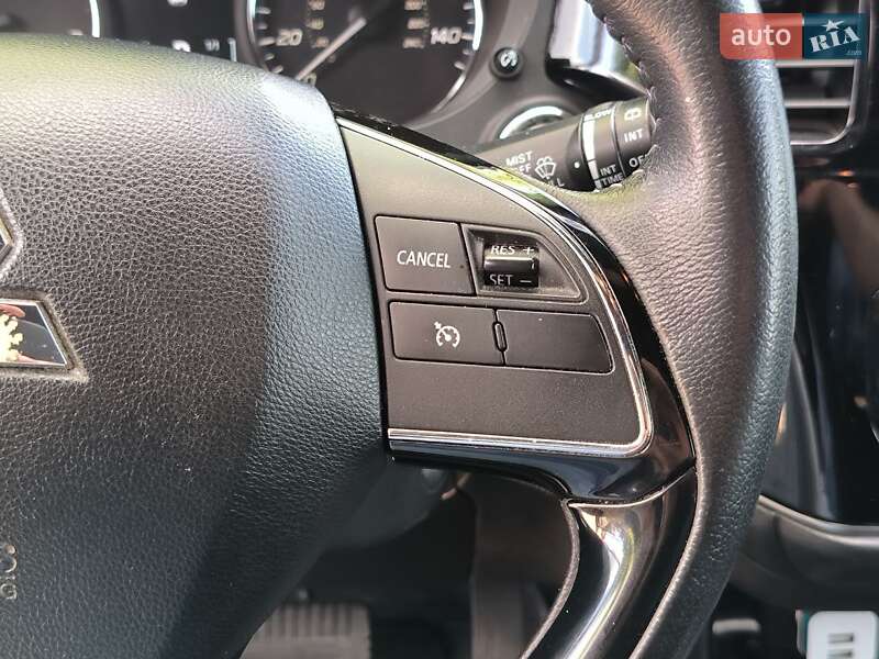 Позашляховик / Кросовер Mitsubishi Outlander 2018 в Києві