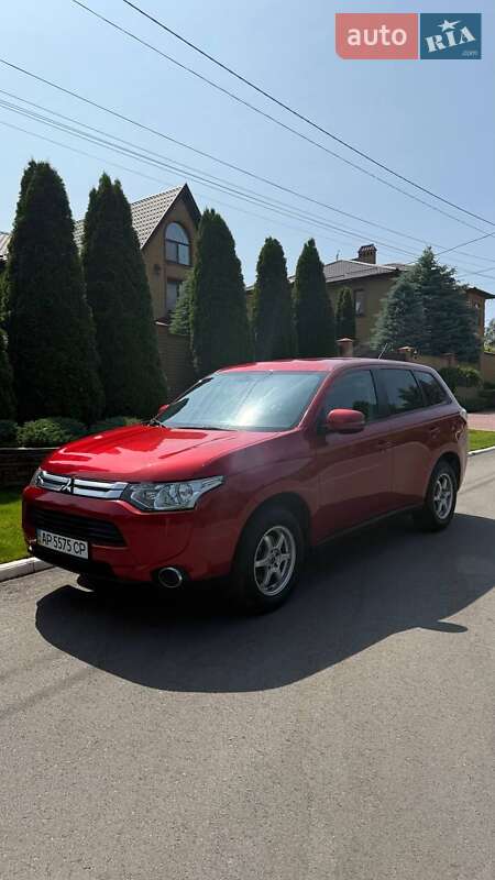 Позашляховик / Кросовер Mitsubishi Outlander 2014 в 