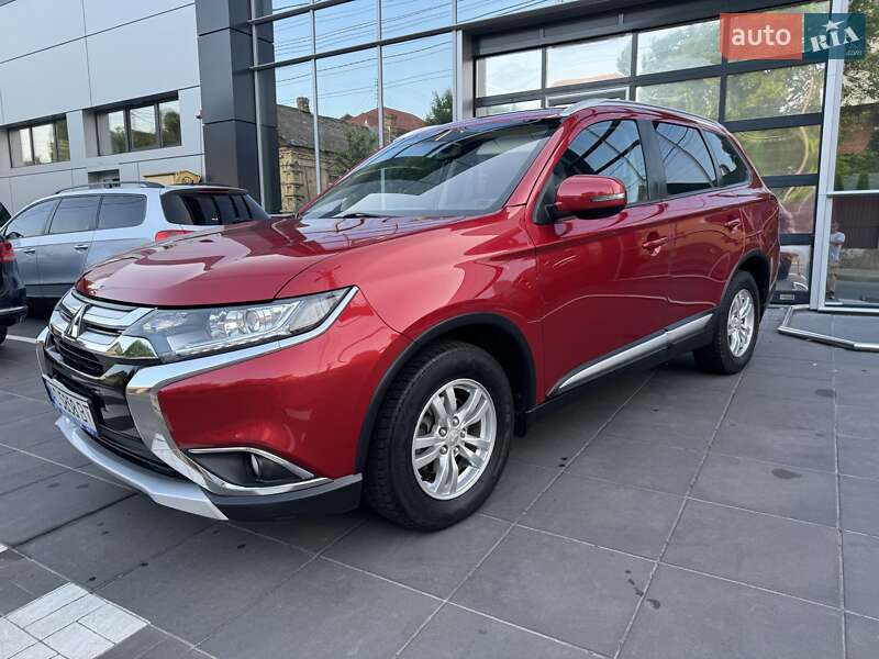 Позашляховик / Кросовер Mitsubishi Outlander 2017 в 