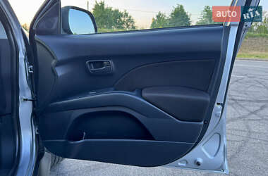 Внедорожник / Кроссовер Mitsubishi Outlander 2010 в 