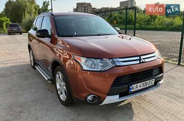 Позашляховик / Кросовер Mitsubishi Outlander 2014 в Києві