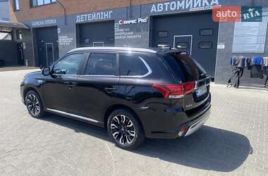 Внедорожник / Кроссовер Mitsubishi Outlander 2018 в 