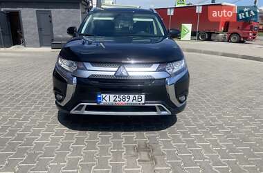 Внедорожник / Кроссовер Mitsubishi Outlander 2018 в 
