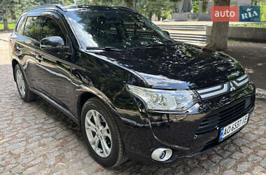 Внедорожник / Кроссовер Mitsubishi Outlander 2012 в 