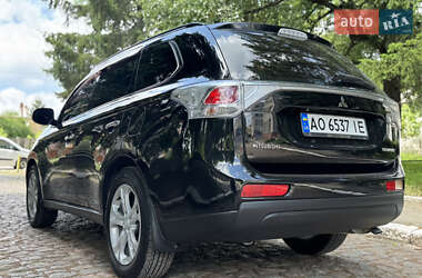 Внедорожник / Кроссовер Mitsubishi Outlander 2012 в 
